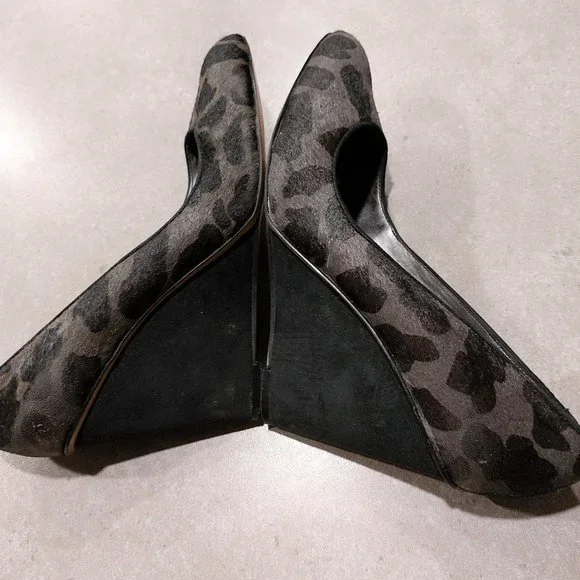 NINE WEST Women's Leopard Calf Hair Print Wedge - Grey & Black - Size 8M - Picture 4 of 11